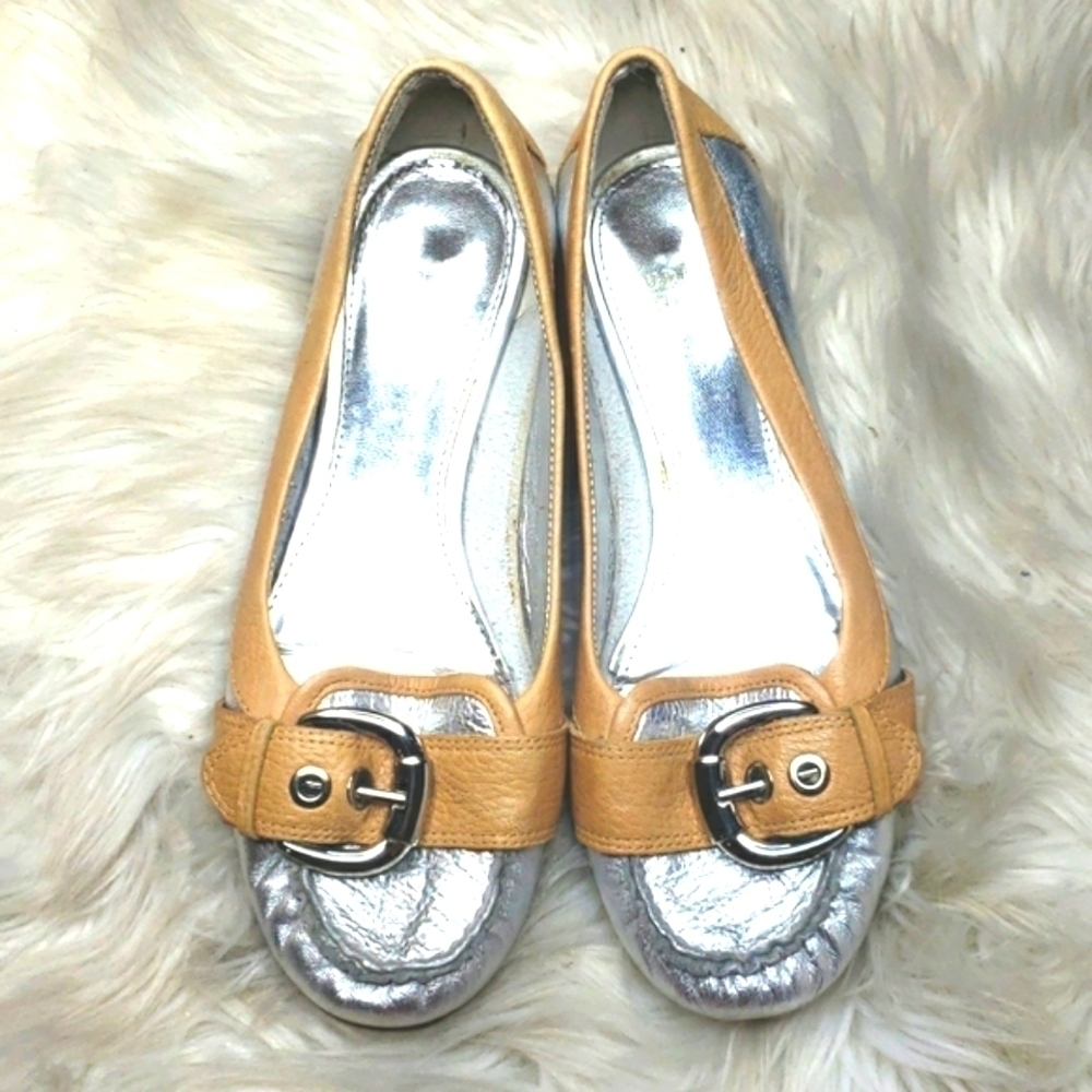 Audrey Brooke Cameo Loafers 6M Silver/Tan comfort